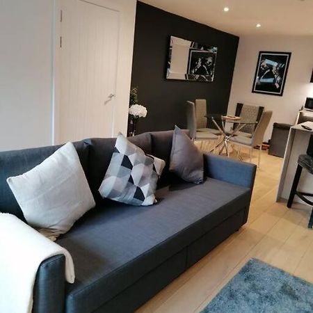 Апартаменты New Town House With *Free Allocated Parking* Брайтонн Экстерьер фото