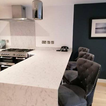 Апартаменты New Town House With *Free Allocated Parking* Брайтонн Экстерьер фото