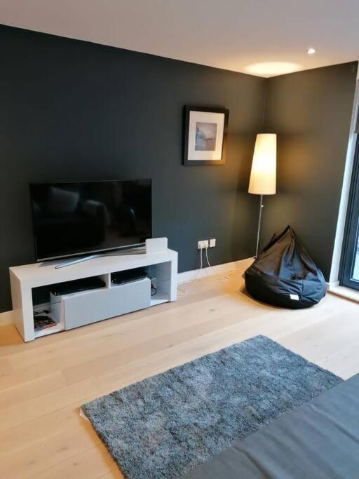 Апартаменты New Town House With *Free Allocated Parking* Брайтонн Экстерьер фото